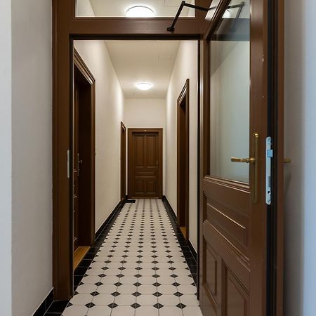 Modern Urban Room In The City Center Of Praga Esterno foto