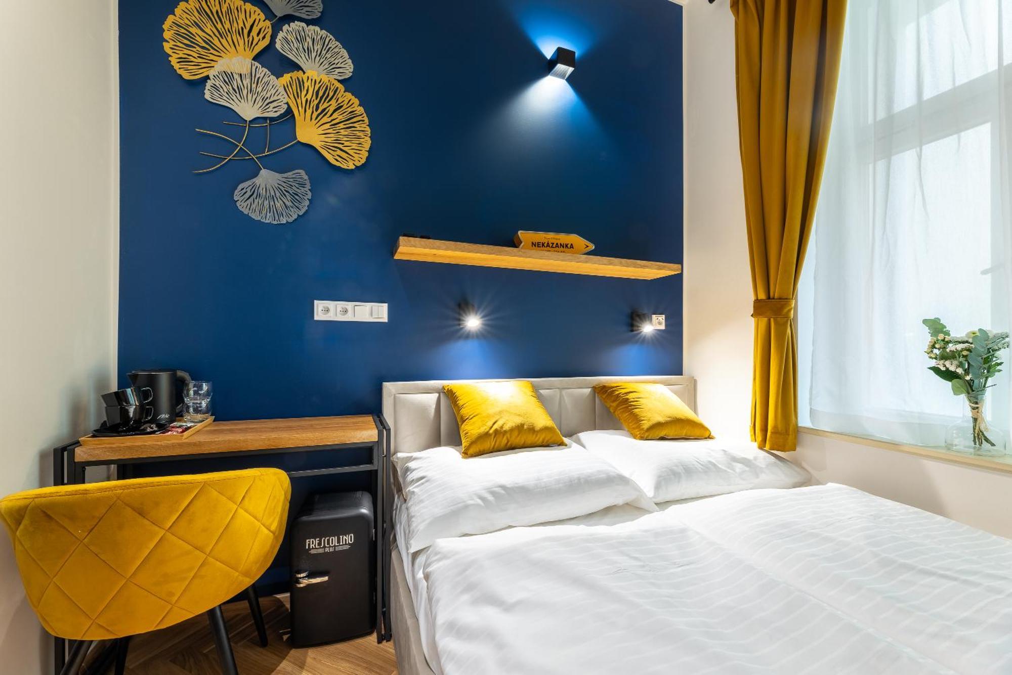 Modern Urban Room In The City Center Of Praga Esterno foto