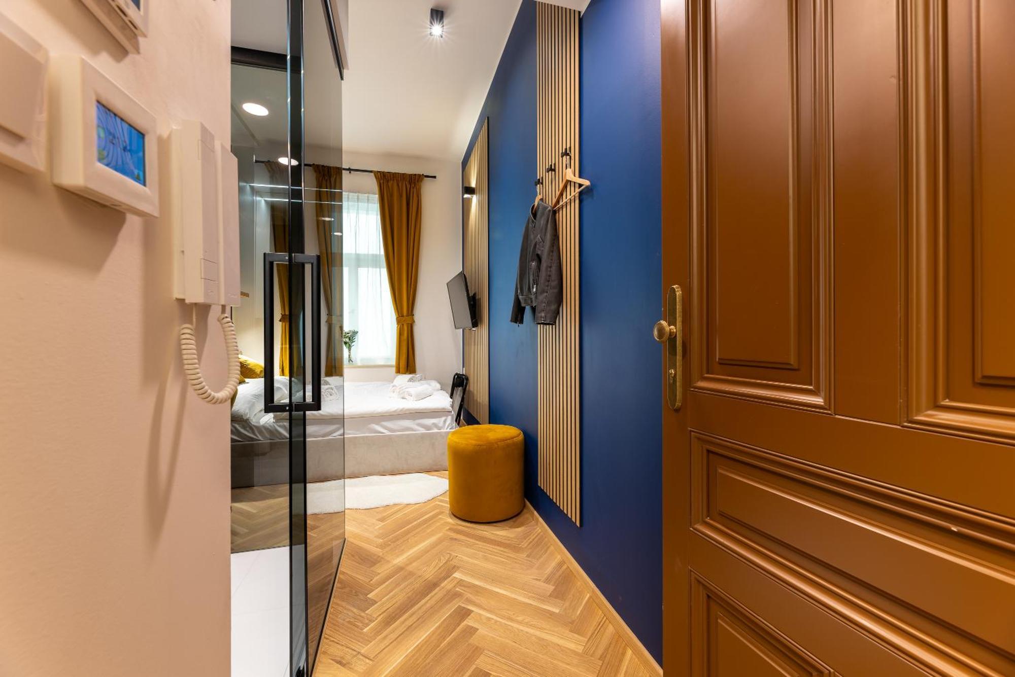 Modern Urban Room In The City Center Of Praga Esterno foto